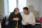 Tamara, de 89 años, y su hijo Volodymyr, de 60, fueron evacuados a Dni...