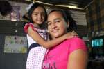 Yusdanny y su hija Joseanny en su casa en la ciudad de Cúcuta, Colombi...