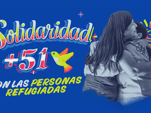 Logo de la campaña Solidaridad +51, donde lee el lema Solidarida con las personas personas refugiadoas, junto con el signo + y el número 51 con los colores del Perú y la imagen de un colibrí, seguido de la imagen de dos mujeres abrazándose.