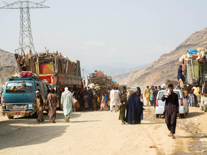 Afghanistan. Returnees Cross Torkham Border in Search of Stability