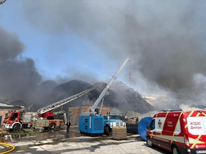 Un almacén de ACNUR en Dnipró (Ucrania), tras el ataque aéreo ocurrido el 19 de mayo de 2026. 