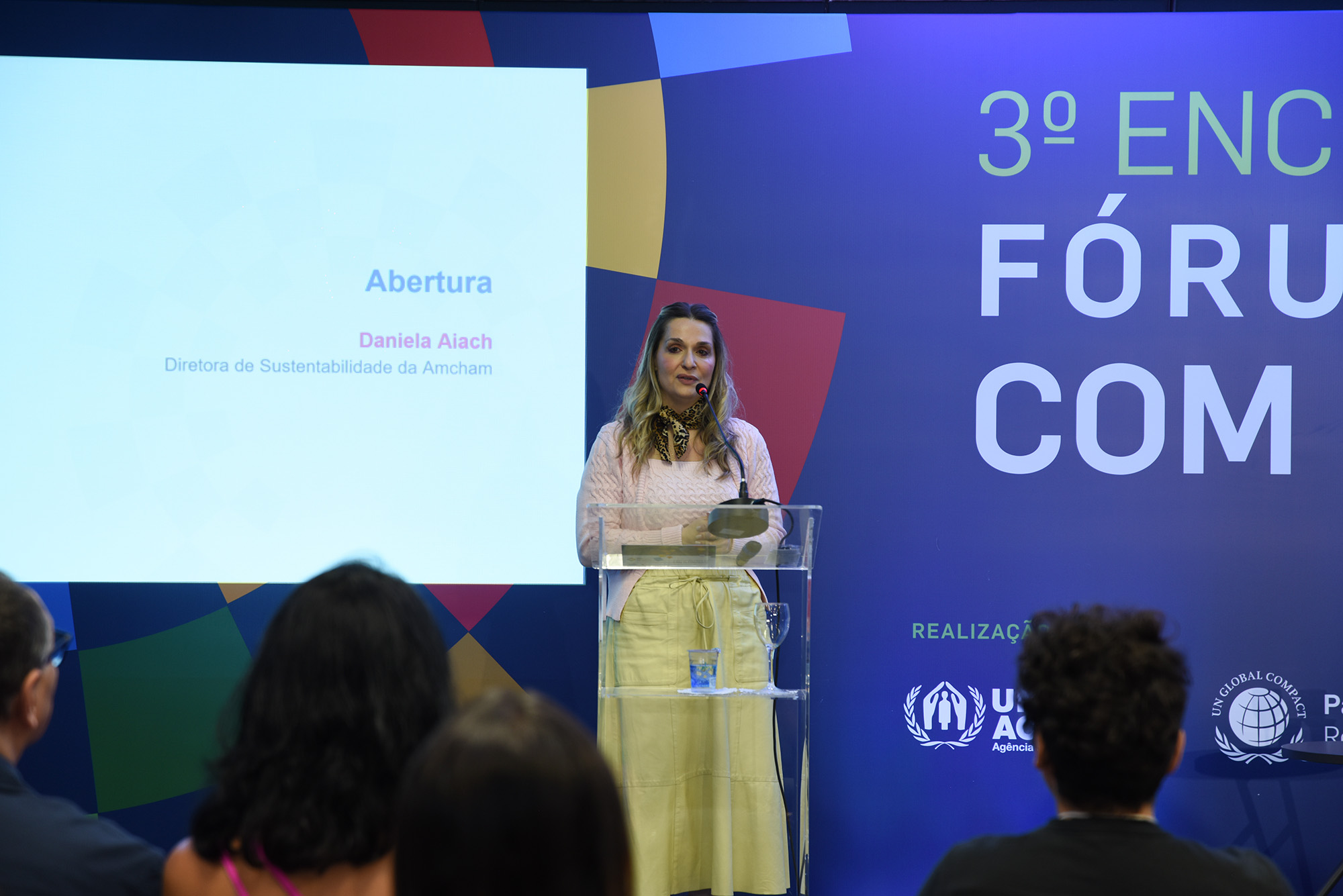 A diretora de Sustentabilidade da Amcham, Daniela Aiach, durante abertura do 3º Encontro Anual do Fórum Empresas com Refugiados