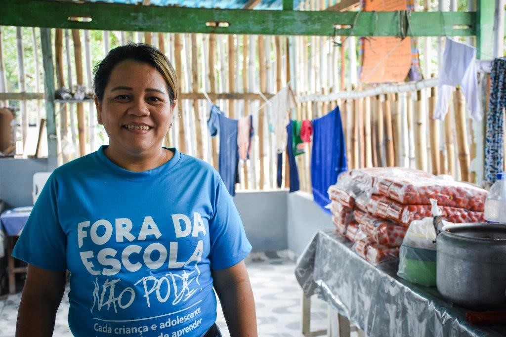 O venezuelano José Mogollon e a coordenadora do projeto junto com pastor Gideão, sua esposa Sandra de Vasconcelos