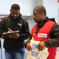 haitiano Jude Sam Mondesir trabalha como agente de Ação Social na Cáritas Arquidiocesana de São Paulo e tem auxiliado as equipes na recepção dos voos
