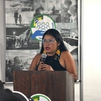 Representante indígena Taurepang discursa durante cerimônia de reconhecimento da condição de refugiado para integrantes de comunidades indígenas venezuelanas em Pacaraima, Roraima.