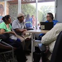 O pré-atendimento realizado no SASF beneficia famílias como de Elvira, que tem pais idosos e com restrição de mobilidade
