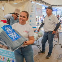 O ACNUR entrega itens essenciais de ajuda humanitária para sobreviventes dos terremotos na Venezuela.
