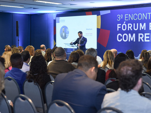 O representante do ACNUR no Brasil, Davide Torzilli, durante abertura do 3º Encontro Anual do Fórum Empresas com Refugiados