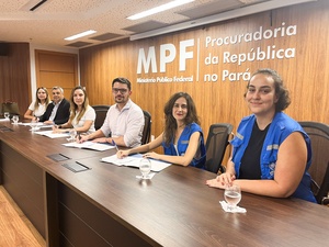 Representantes institucionais dos órgãos parceiros apresentam procedimento que visa consolidar os direitos das pessoas solicitantes de asilo no Porto de Vila do Conde, no Pará.