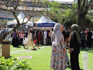 Cerca de 1,7 mil pessoas compareceram ao evento - dessas, cerca de 500 eram pessoas afegãs acolhidas e apoiadas por organizações que promoveram o Nowruz