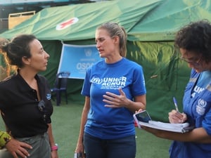 Equipe do ACNUR durante visita ao Centro de Coordenação em La Guaira, juntamente com a equipe das Nações Unidas na Venezuela.