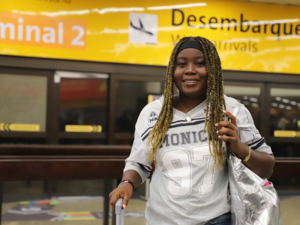 A haitiana Jeanne-Marie Hippolite chegou nesta quarta, 15, a Guarulhos (SP) e recebeu apoio do ACNUR para encontrar a família no Paraná