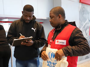 haitiano Jude Sam Mondesir trabalha como agente de Ação Social na Cáritas Arquidiocesana de São Paulo e tem auxiliado as equipes na recepção dos voos