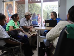 O pré-atendimento realizado no SASF beneficia famílias como de Elvira, que tem pais idosos e com restrição de mobilidade
