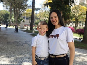A dentista Maria Julia precisou deixar Cuba em 2023 grávida e com dois filhos pequenos, entre eles, Jorge (na foto)