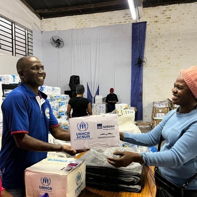 Organizações Lideradas por Refugiados apoiam a distribuição de itens emergenciais nos centros de acolhida