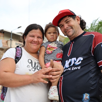Integrados no Equador, uma família venezuelana começa uma nova vida com resiliência, esperança e determinação.