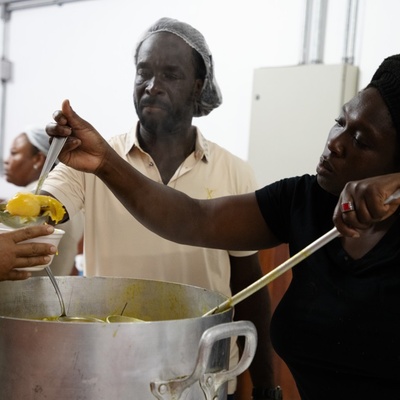 Soup joumou, tradicional sopa haitiana, é servida no dia 1 de janeiro