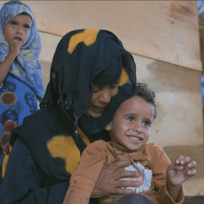 Saeedah, refugiada no Iêmen, passa mais um Ramadã com os seis filhos longe de casa