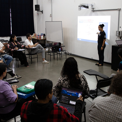 Treinamento realizado nesta sexta buscou promover o debate sobre abordagens humanizadas a pessoas que passam pelo Posto em Guarulhos