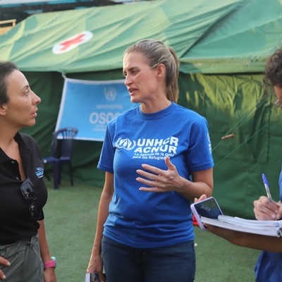 Equipe do ACNUR durante visita ao Centro de Coordenação em La Guaira, juntamente com a equipe das Nações Unidas na Venezuela.