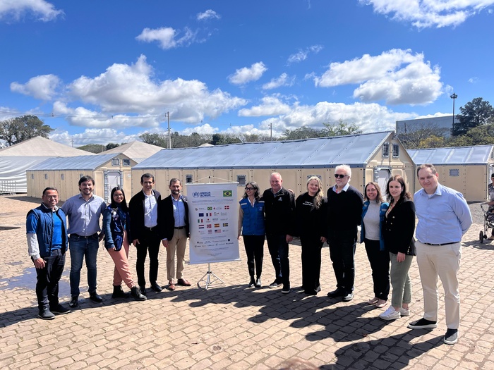 Equipes do ACNUR, Agência da ONU para Refugiados, da Gerdau e da Gerando Falcões visitaram o Centro Humanitário de Acolhimento (CHA) Recomeço em Canoas para acompanhar de perto o trabalho de apoio a famílias brasileiras e refugiadas afetadas pelas enchentes