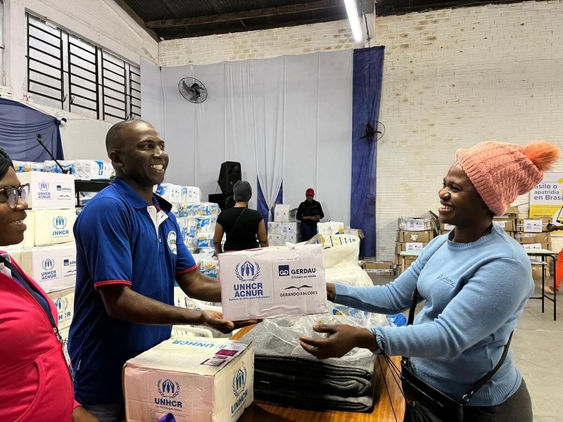 Organizações Lideradas por Refugiados apoiam a distribuição de itens emergenciais nos centros de acolhida