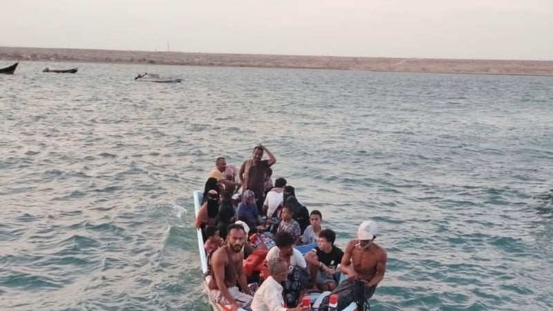 Desde 10 de setembro, refugiados iemenitas chegam em embarcações precárias ao Djibuti. Mais de 1.000 chegadas foram registradas em três dias
