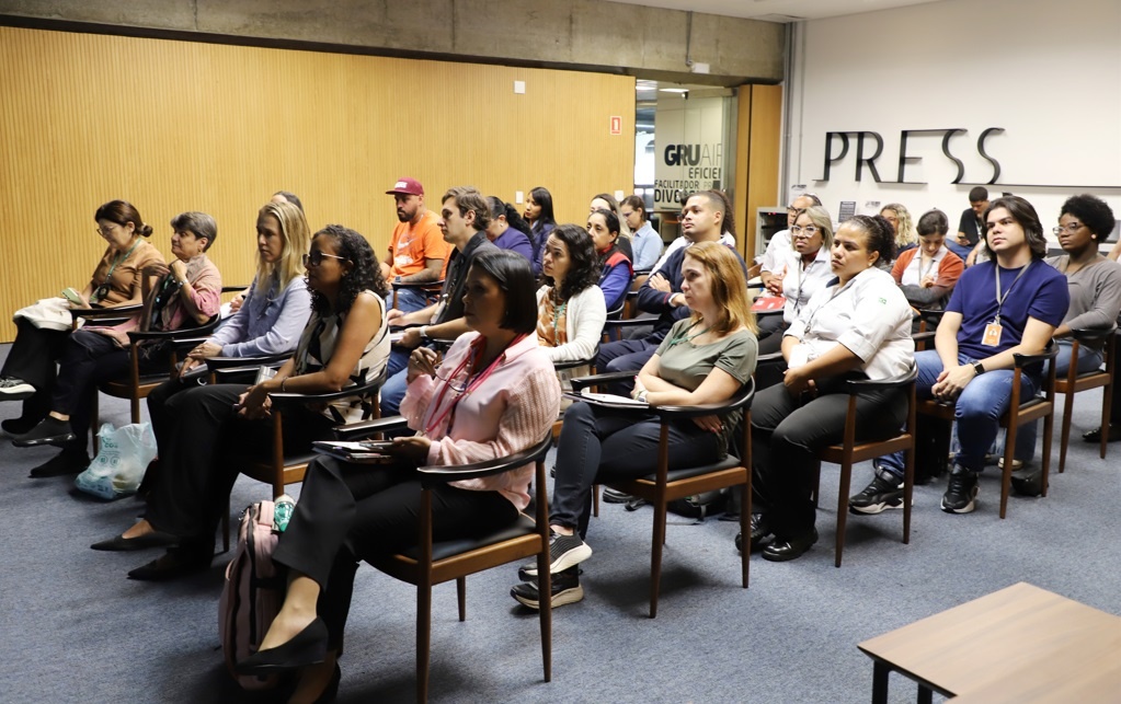 Treinamento para agentes de proteção da aviação civil e de funcionários de companhias aéreas no Aeroporto de Guarulhos (SP)