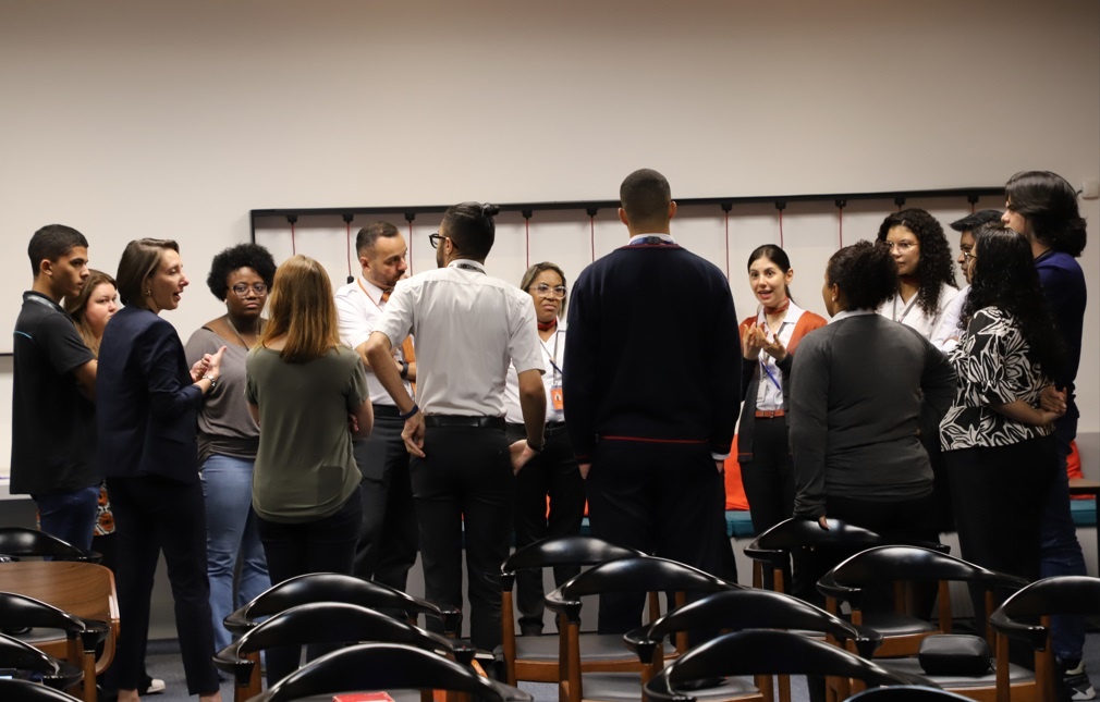 Treinamento para agentes de proteção da aviação civil e de funcionários de companhias aéreas no Aeroporto de Guarulhos (SP)