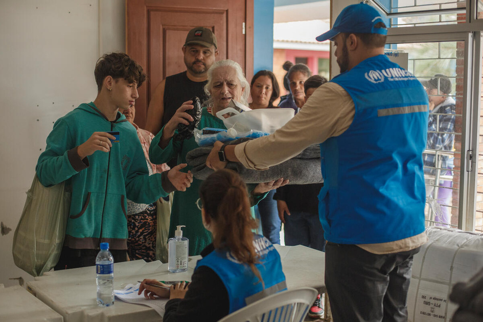 Durante o Dia Mundial do Refugiado, o ACNUR continuou a distribuição de itens de auxílio emergencial para brasileiros e refugiados