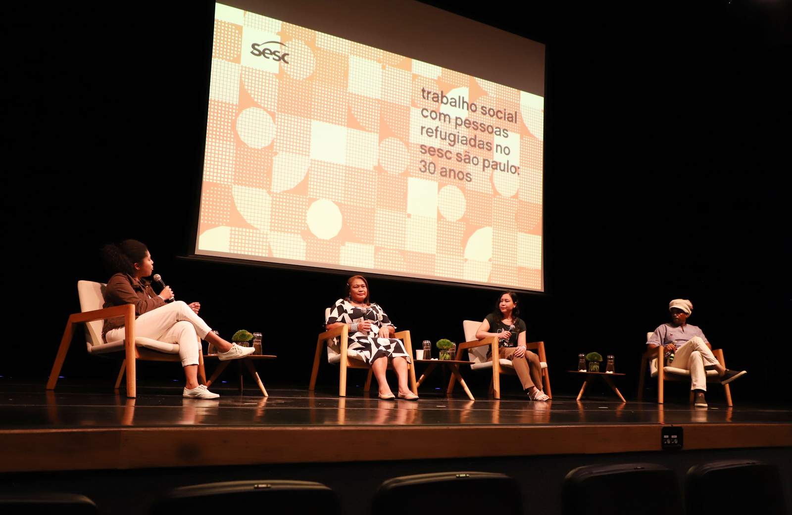 A liderança indígena Warao Daisy Perez, a afegã Kubra Afshar e o hatiano Robert Montinard convidaram a plateia a refletir sobre a importância da solidariedade, da diversidade e da convivência pacífica