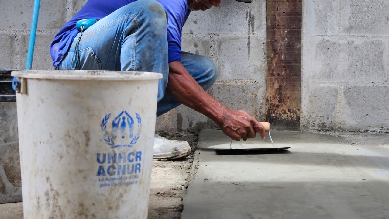 Construção de casas em comunidade indígena