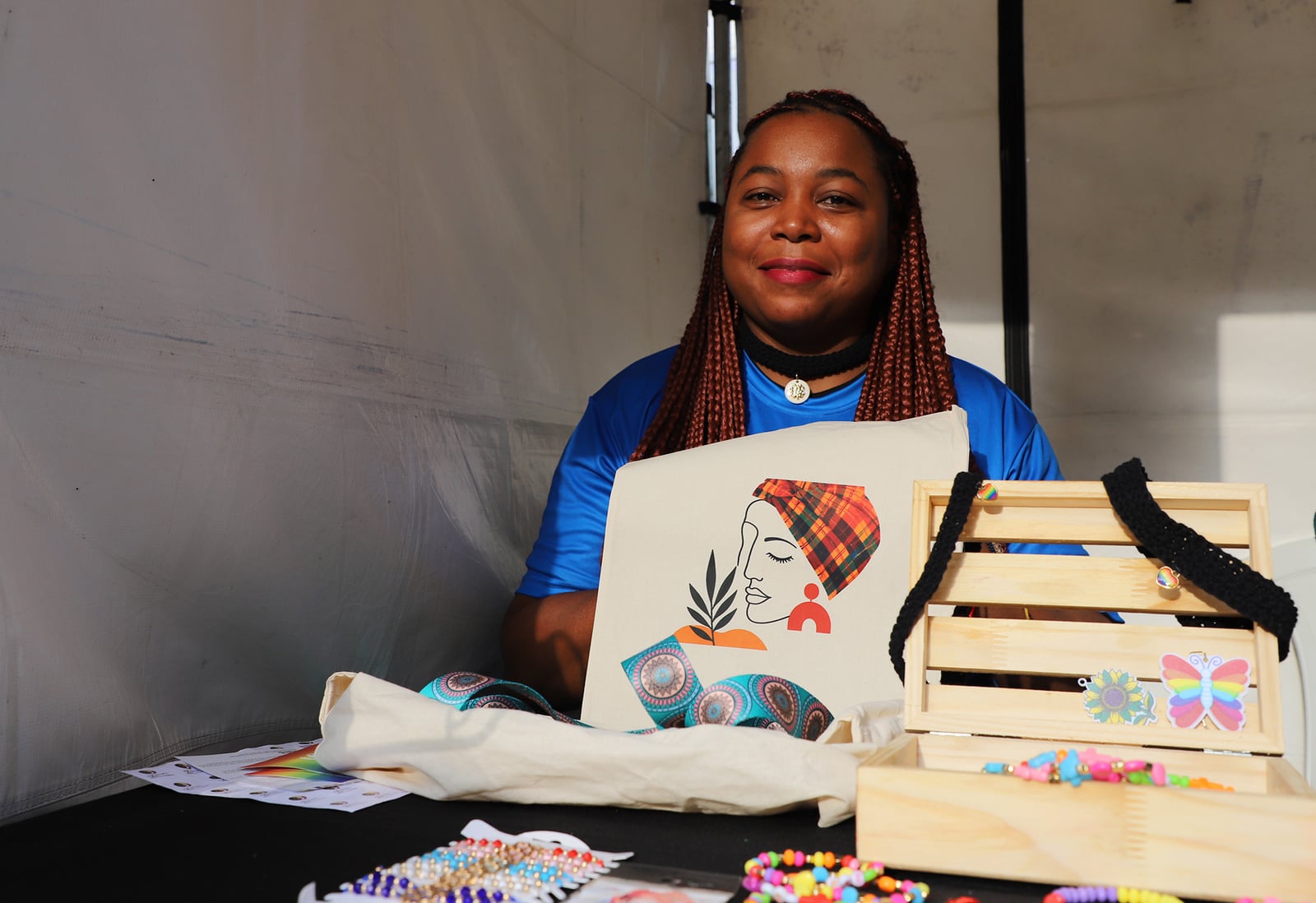 Cheslie Baptiste, do Haiti, participou da Feira Cultural da Diversidade e Empreendedorismo LGBT+