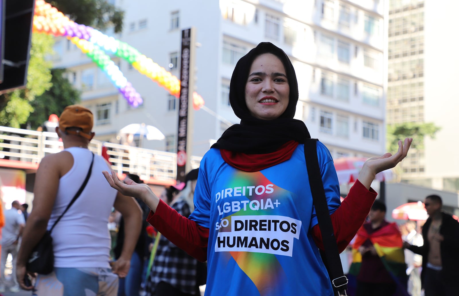 Pessoas refugiadas e equipe do ACNUR durante a 30a Parada do Orgulho LGBT+ de SP