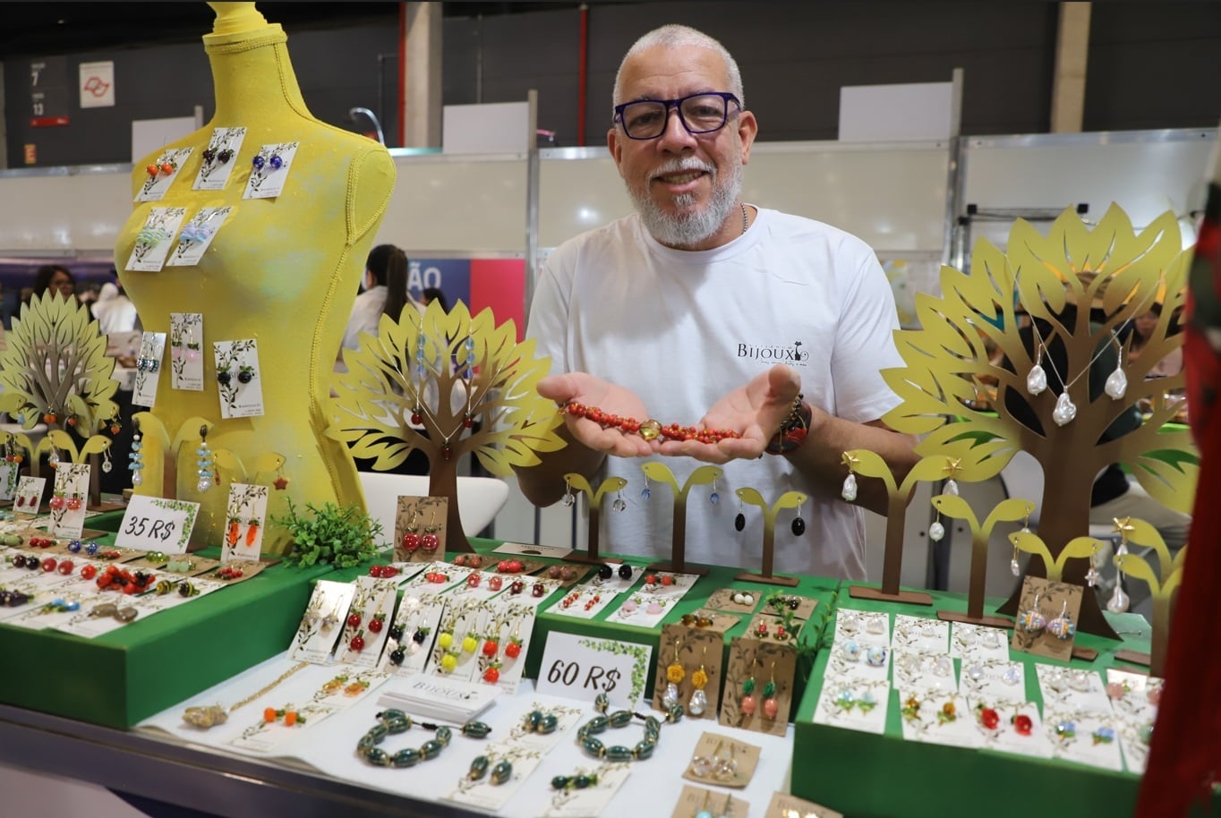 As joias feitas a mão por empreendedor venezuelano José de Gannes são comercializadas na Aeternum Bijoux 