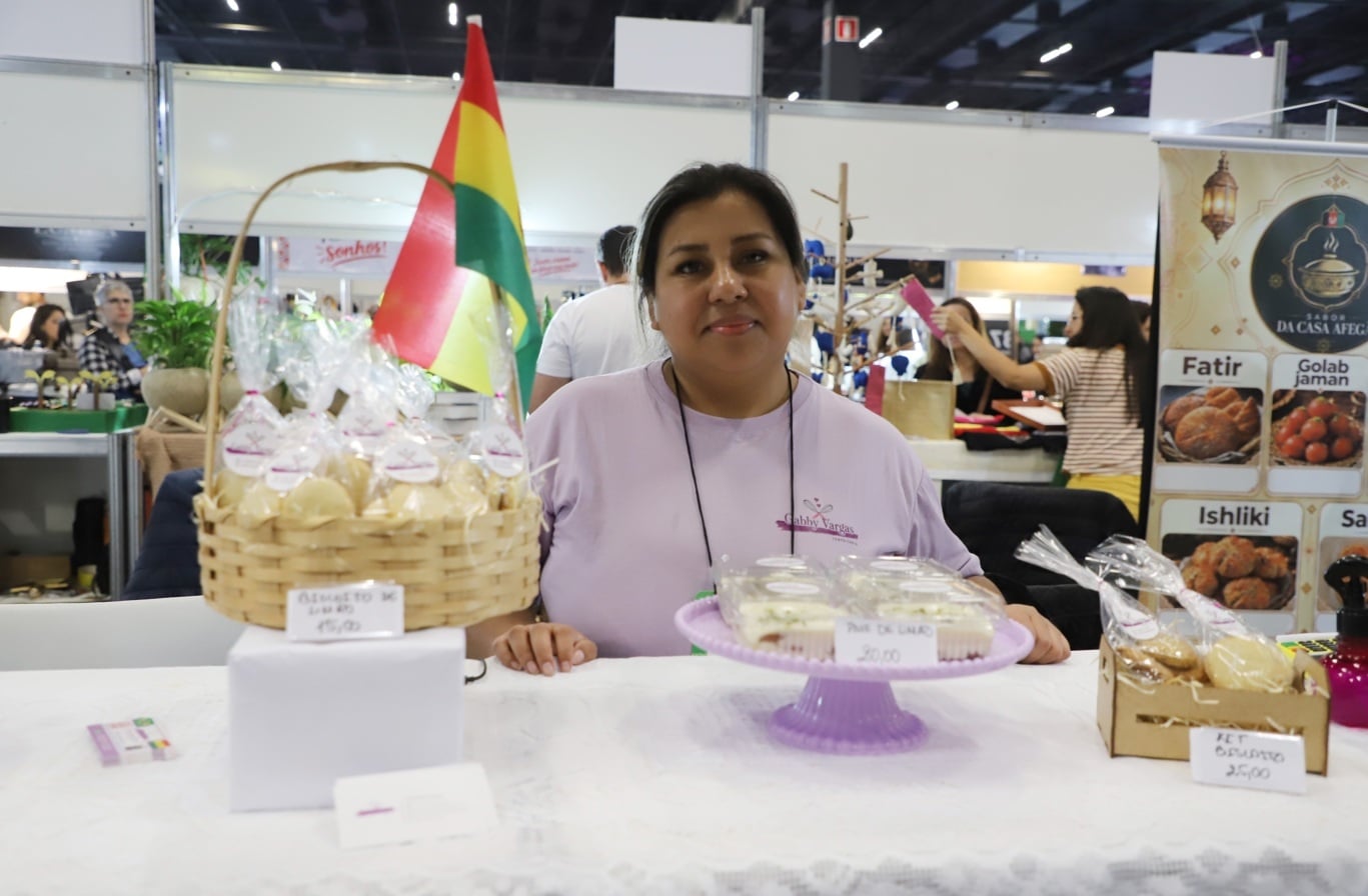 Gabriela Vargas levou para a feira bolos e doces com um toque boliviano