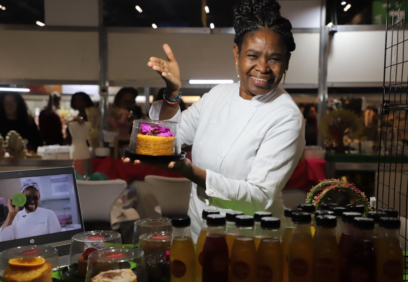 A venezuelana Gema de los Angeles está à frente do Chevere restaurante, que produz sucos naturais e bolos orgânicos, sem glúten e sem lactose