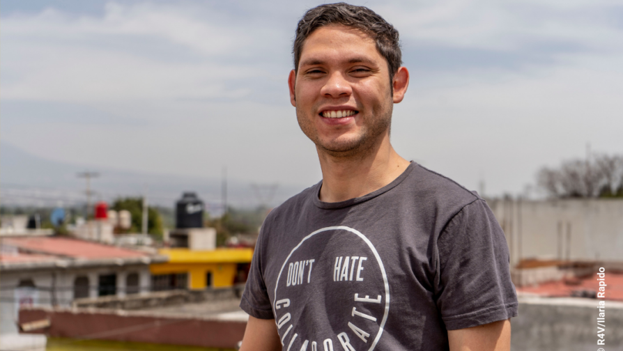 O venezuelano Hugo Boscán é o personagem principal do podcast Cruzando Fronteiras
