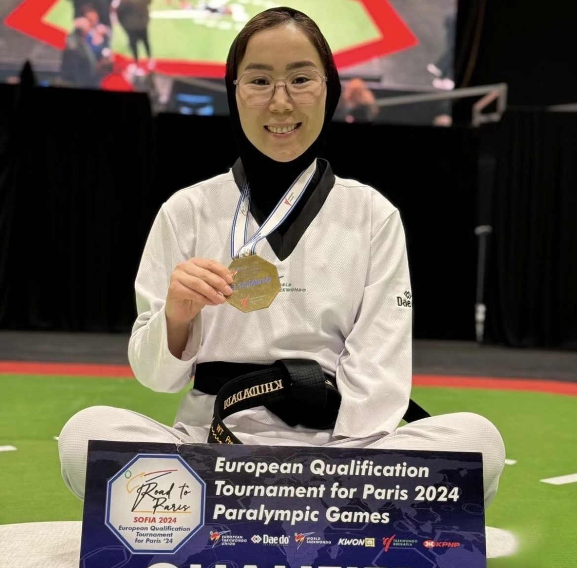Zakia Khudadadi conquistou a medalha de ouro no Torneio de Classifica&ccedil;&atilde;o Europeu para Paris 2024, garantindo a sua participa&ccedil;&atilde;o na Paralimp&iacute;ada de Paris 2024.