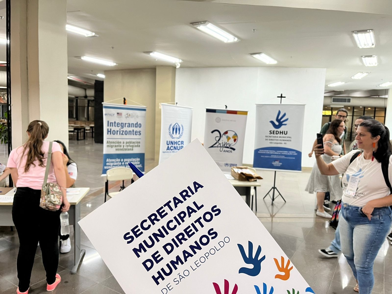 Em S&atilde;o Leopoldo (RS), confer&ecirc;ncia livre reuniu representantes do poder p&uacute;blico e pessoas refugiadas e migrantes