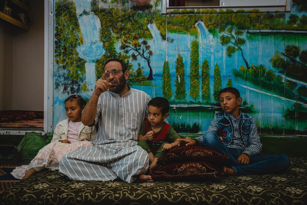Yaser, pai de 8 filhos, no campo de refugiados de Zaatari, na Jord&acirc;nia