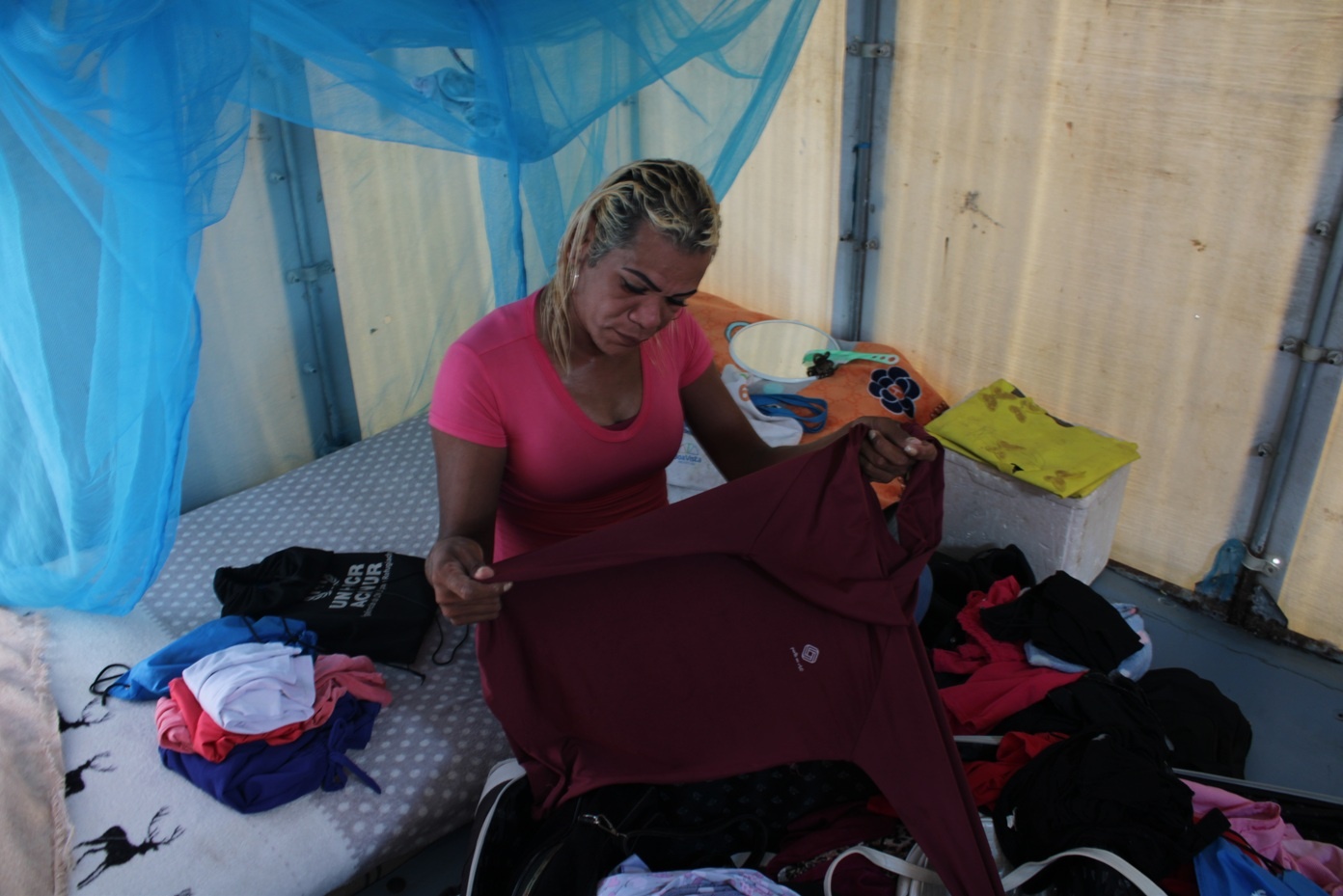 Em Boa Vista (RR), a venezuelana Michel faz as malas ansiosa pelo in&iacute;cio do trabalho