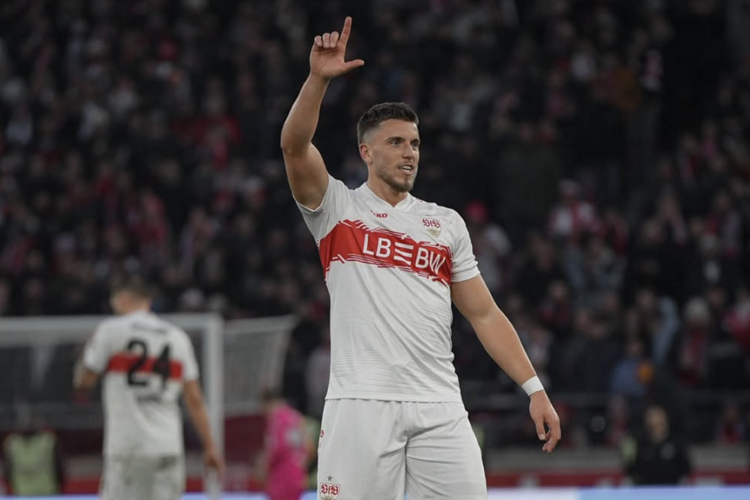 O jogador Ermedin Demirović