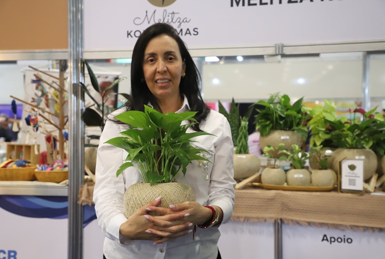 No Brasil, a venezuelana Melitza de Valle Quinonez encontrou nos kokedamas uma forma de gerar renda