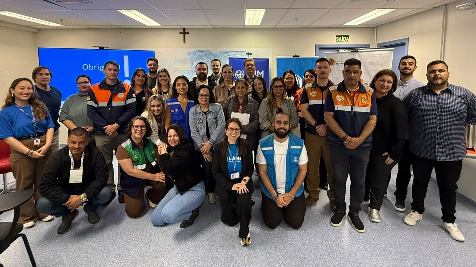 Grupo reunido em sala da PUC RS para treinamento oferecido pelo ACNUR, OIM e governo do Rio Grande do Sul a servidores p&uacute;blicos