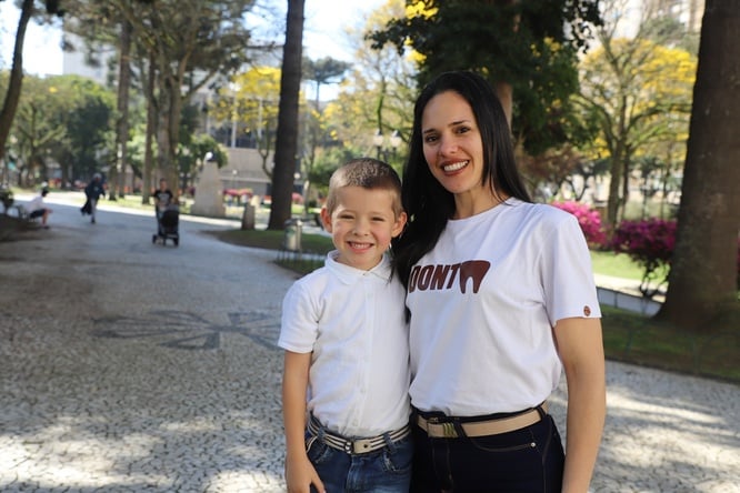 A dentista Maria Julia precisou deixar Cuba em 2023 grávida e com dois filhos pequenos, entre eles, Jorge (na foto)