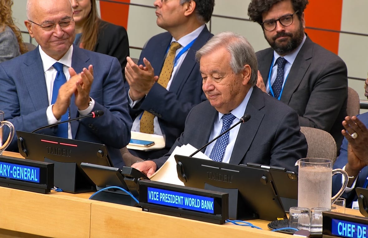 Secretário Geral António Guterres é aplaudido após seu discurso no evento da Assembleia Geral da ONU, promovido pelo ACNUR