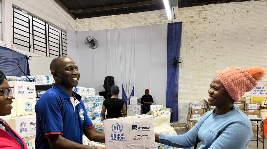 Organizações Lideradas por Refugiados apoiam a distribuição de itens emergenciais nos centros de acolhida