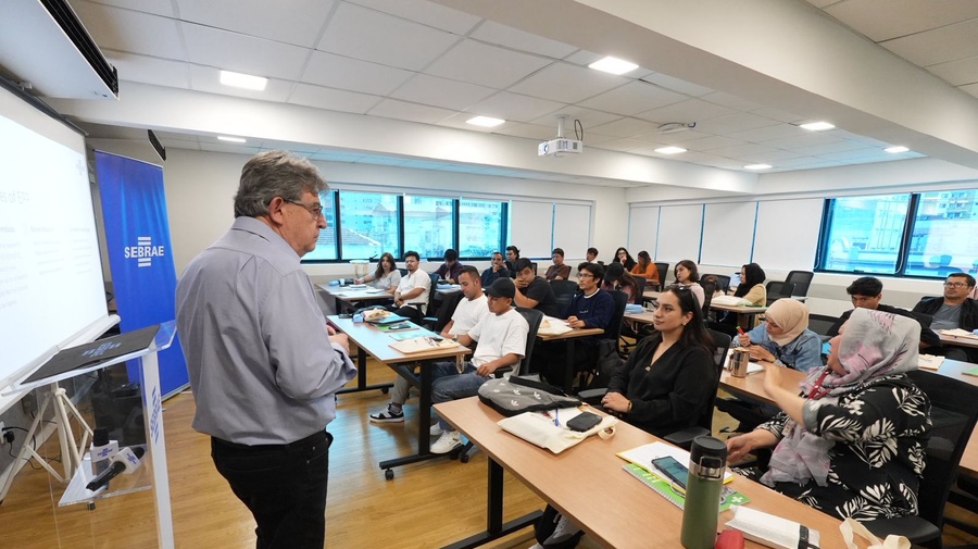 Curso de empreendedorismo para pessoas refugiadas afegãs tem mais de 30 inscritos em São Paulo (SP)